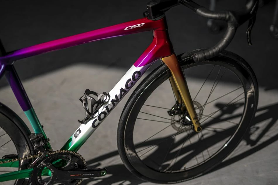 Colnago C68 Road Disc - Motoki Yoshio Limitiertes Sondermodell - Campagnolo Super Record EPS Disc - Campagnolo Bora Ultra WTO 45 DB - 2023 5 Colnago C68 Road Disc - Motoki Yoshio Limitiertes Sondermodell - Campagnolo Super Record EPS Disc - Campagnolo Bora Ultra WTO 45 DB - 2023 – Bild 3